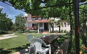 2 Bedroom Gorgeous Apartment In Labin