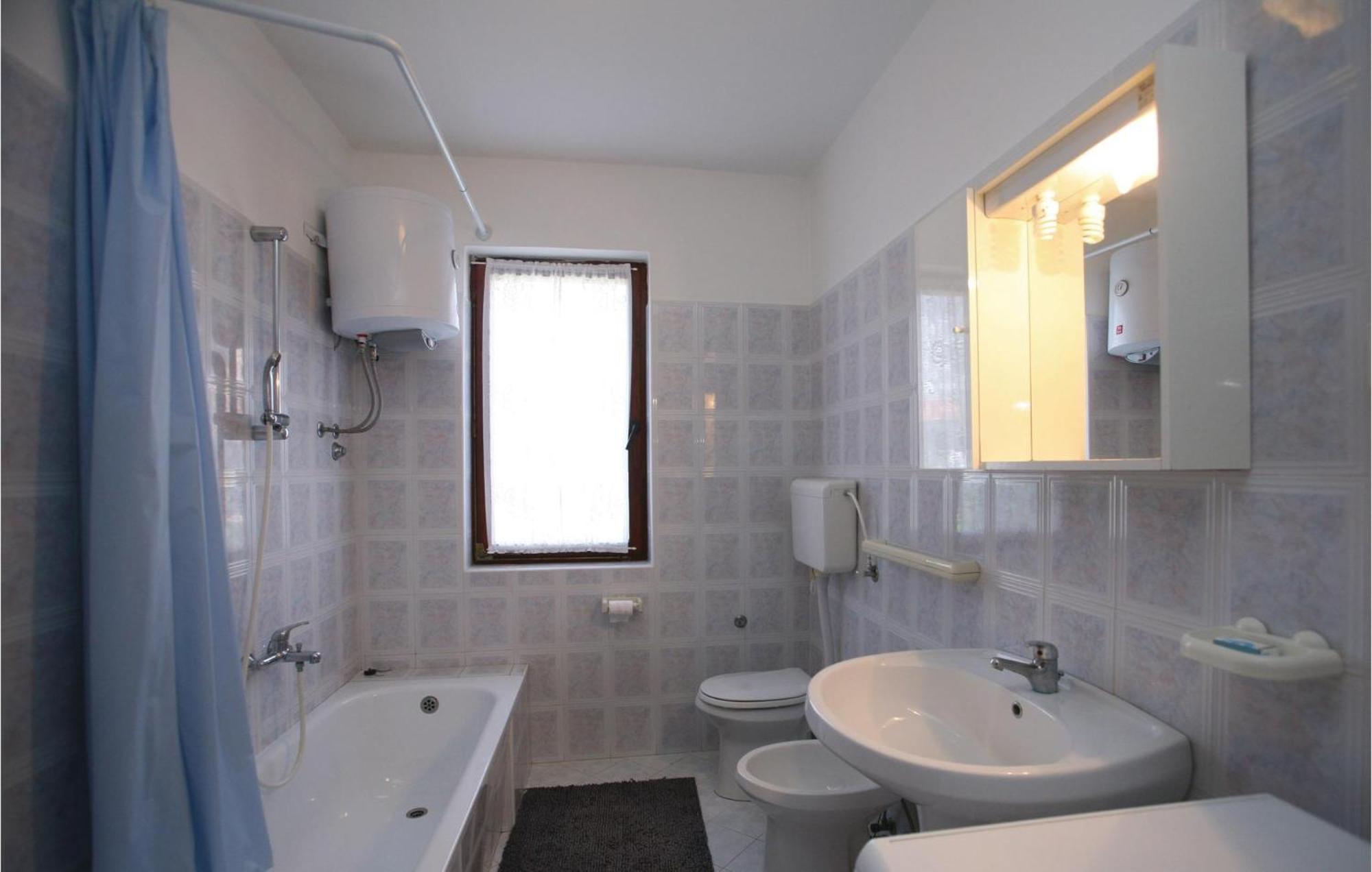 2 Bedroom Gorgeous Apartment In Labin Raša Exterior foto