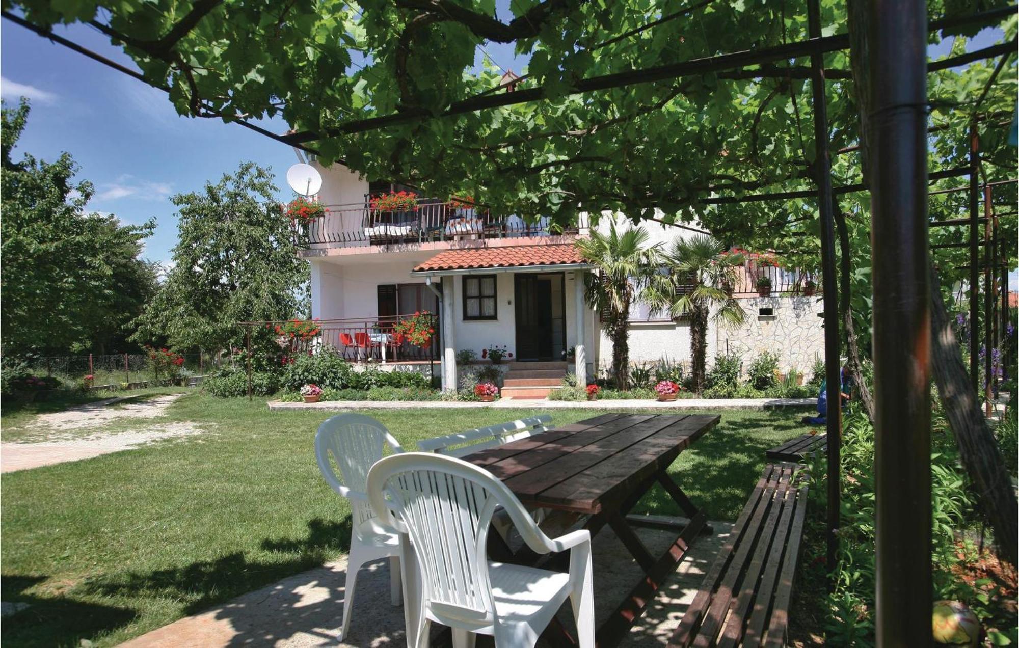 2 Bedroom Gorgeous Apartment In Labin Raša Exterior foto